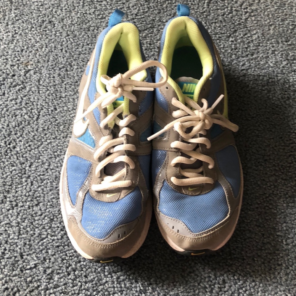 Nike Tennis Shoes